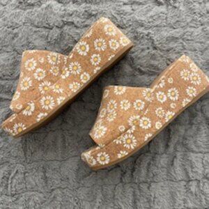 Chelsea and Violet Floral Cork Shoes NWOT